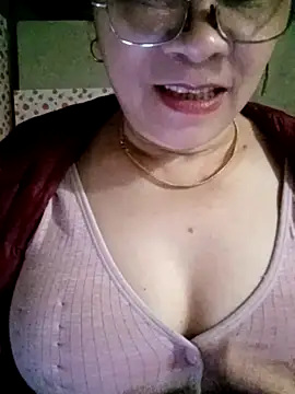 small-house123's cam snapshot