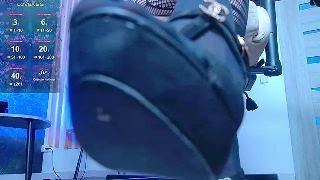 MilaStoyne live sex cam