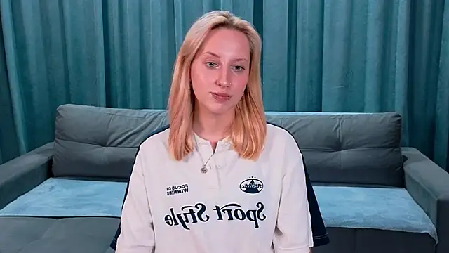 EmilyReyess's cam snapshot