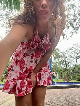 roxyrougee live sex cam