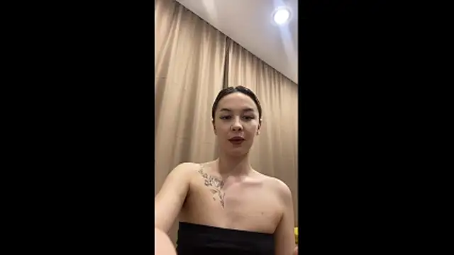 LunaCurlly's cam snapshot