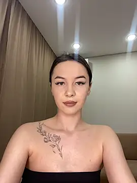 LunaCurlly's cam snapshot