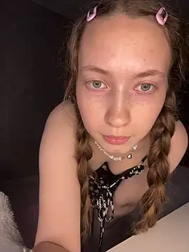 Holy_Poly live sex cam