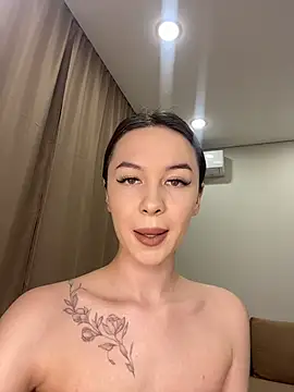 LunaCurlly's cam snapshot