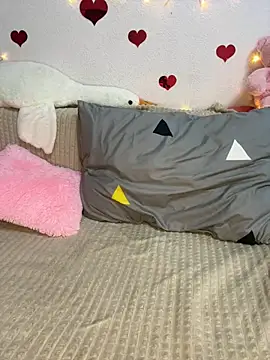 heavenly_charm's cam snapshot