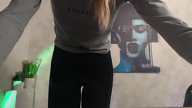 AliceFlirtt_ live sex cam