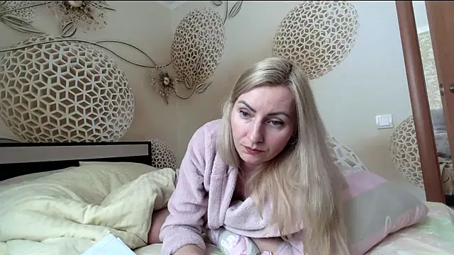 Yourrealgirl's cam snapshot