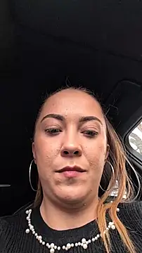 Risky_julia2330's cam snapshot