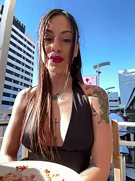 MelaFoxx live sex cam