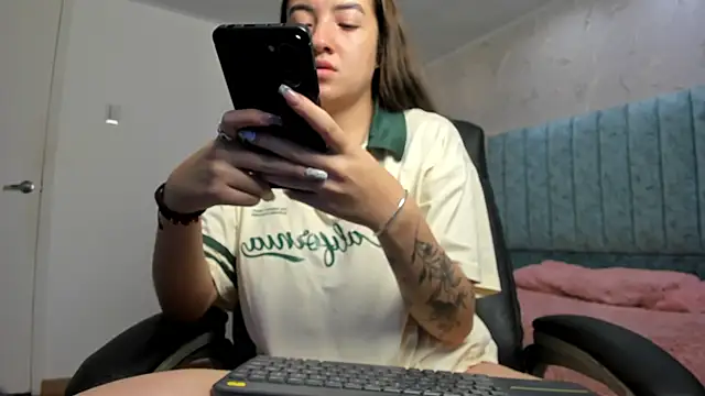 Tara_Parker's cam snapshot