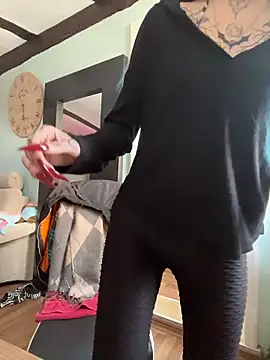 BlueVelvetBat's cam snapshot