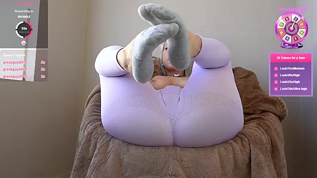 miss_juliaa's cam snapshot