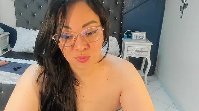 ivy_owen_'s cam snapshot