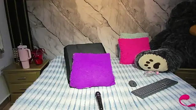 Niyirey1's cam snapshot