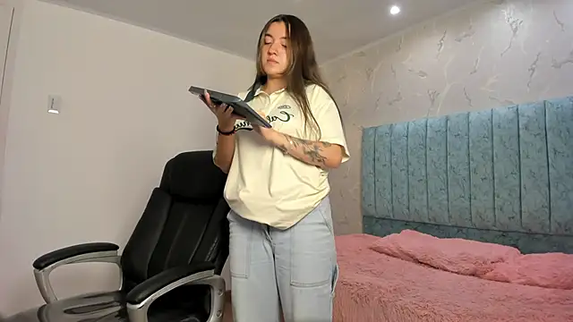 Tara_Parker's cam snapshot