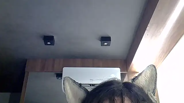 SkinnyKitten live sex cam