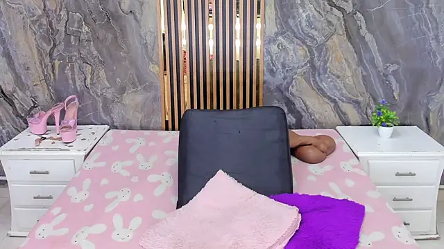 Nyakimgold live sex cam