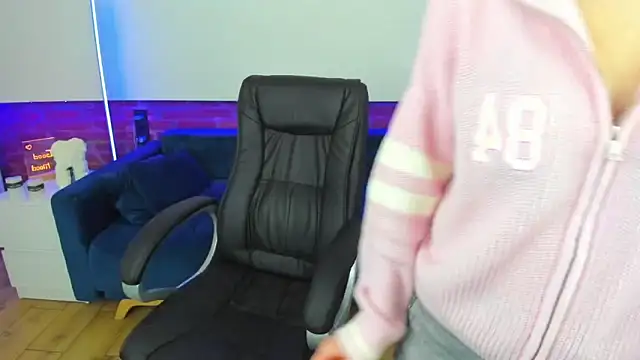 Alina_Blonde's cam snapshot