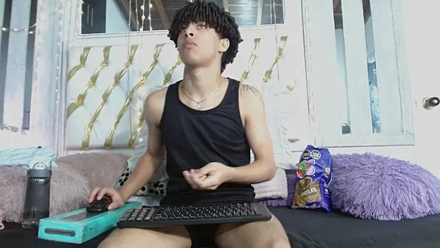 ian_smith_'s cam snapshot