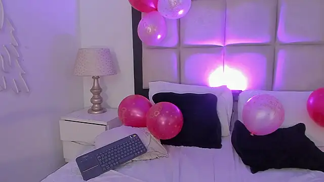 SussyFox's cam snapshot