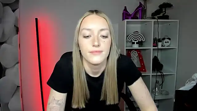 EvelynBlond's cam snapshot