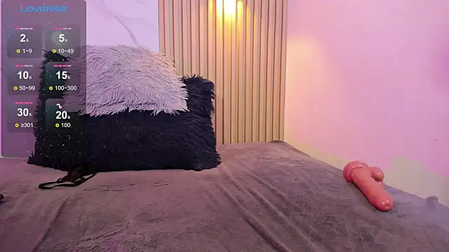 Valentinaliux_ live sex cam