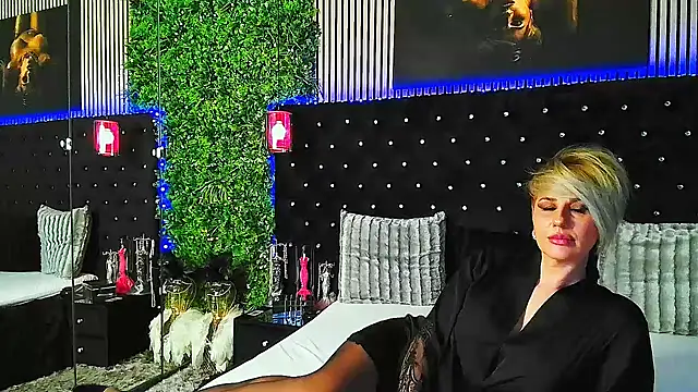 InannaStar live sex cam