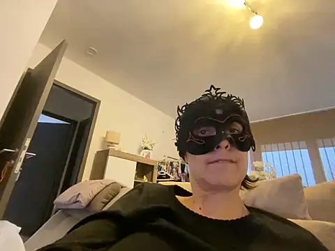 Marilou1983 live sex cam