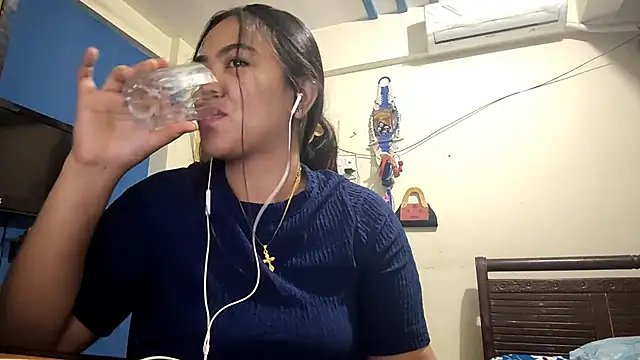 AntoninaDamewood live sex cam