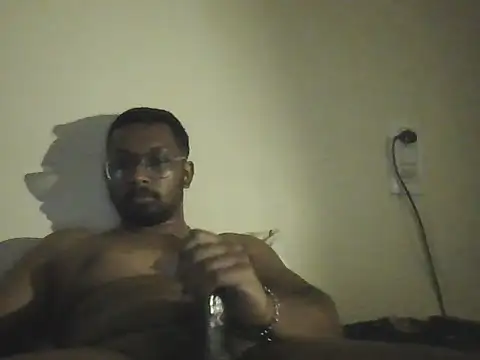 lookingforwomentofukchenn's cam snapshot