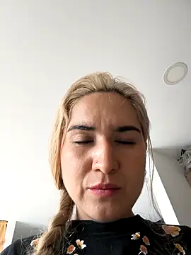 violet-grey's cam snapshot