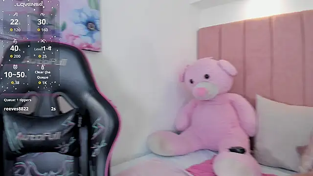 megan_sofiaa_'s cam snapshot