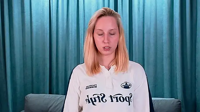 EmilyReyess's cam snapshot