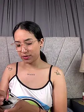 Val12777 live sex cam