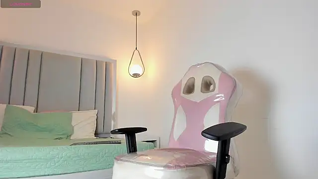 Alina_Bond's cam snapshot