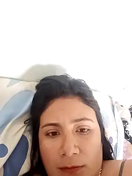 Gissele_Rubi's cam snapshot