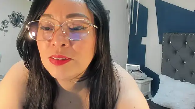 ivy_owen_'s cam snapshot