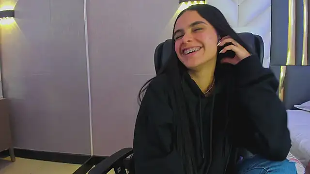 ChloeHarper_ live sex cam