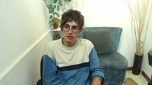 AaronBeer_ live sex cam