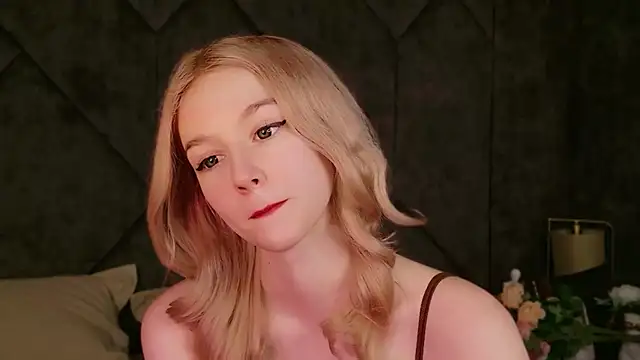 NaomiLoys live sex cam