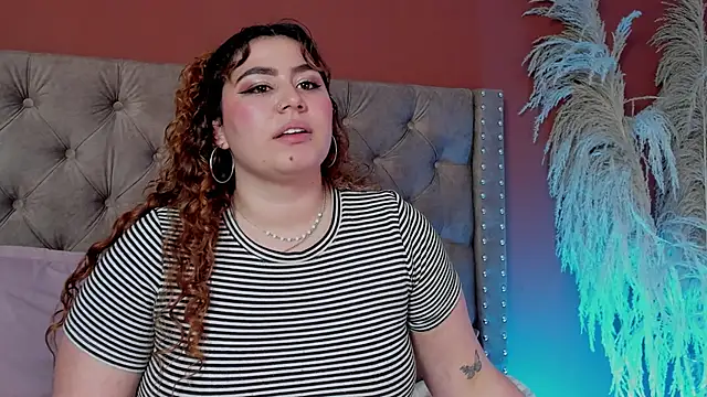 ari_rouse_'s cam snapshot