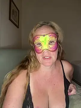 largeboobies30's cam snapshot