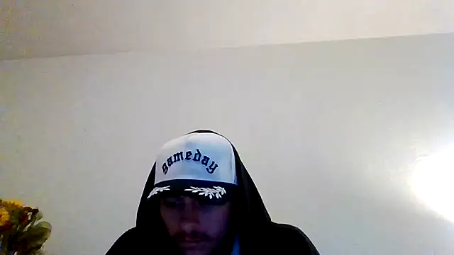 Tallhungandcloudy's cam snapshot