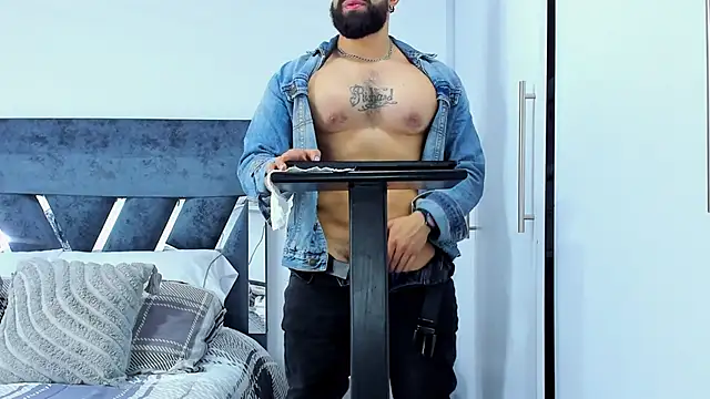 Zack_Froone's cam snapshot