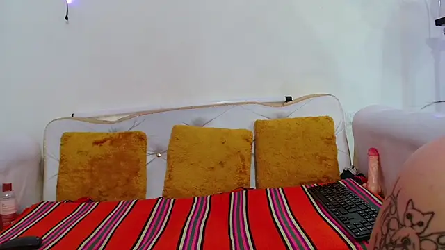 Megan_Blaze01's cam snapshot