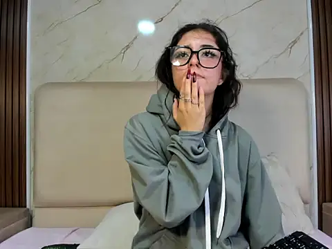 LunaSmithly's cam snapshot