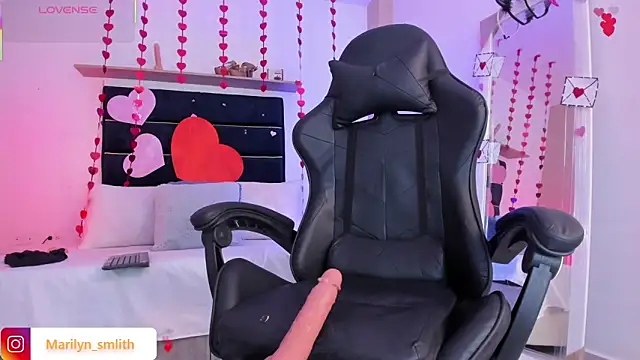 MarilynSmIith live sex cam