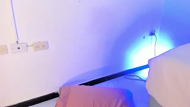 curvy_rousi's cam snapshot