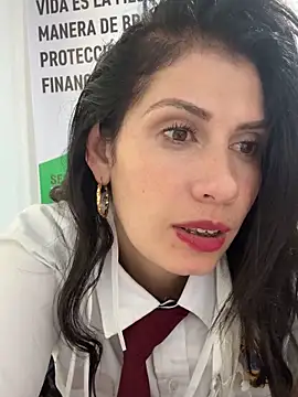 Alysson-- live sex cam