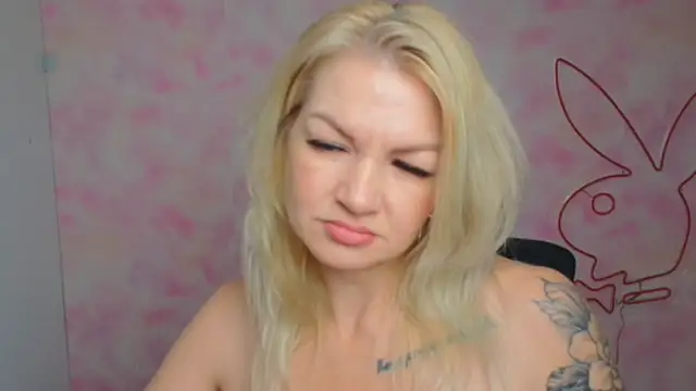 Madonna_Fire's cam snapshot